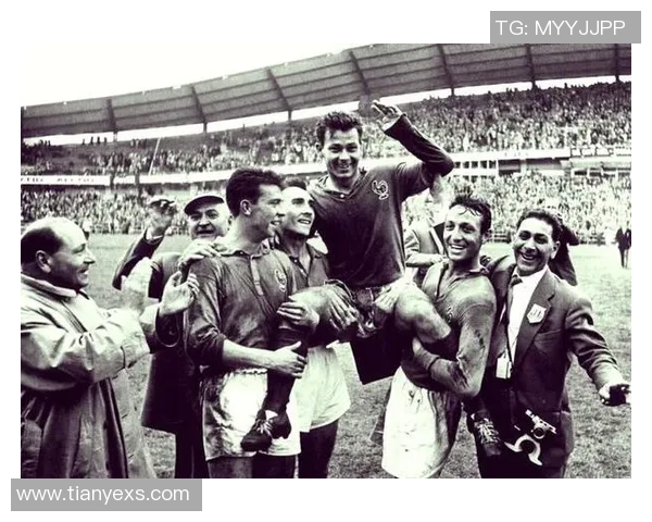 历届足球传奇人物的辉煌历程与伟大成就回顾