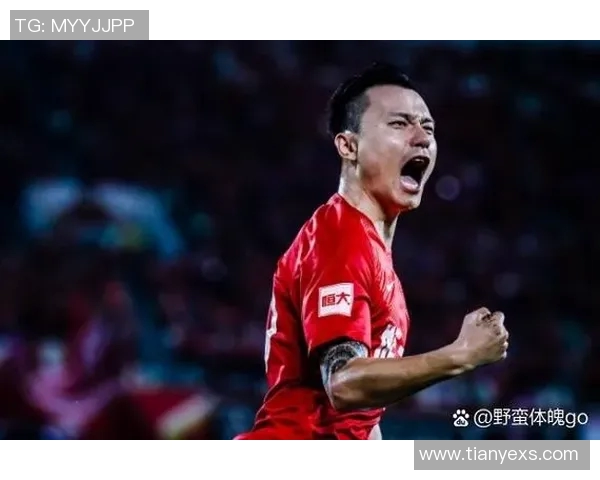 探索玻璃足球明星的璀璨星光与传奇故事揭秘他们的名字与成就