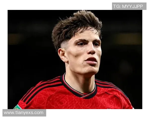 足球明星戴眼镜的好处与时尚魅力提升的双重影响分析